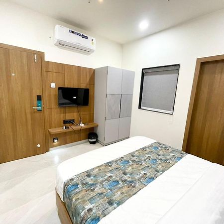 Hotel Royal Elite Rajkot Bagian luar foto