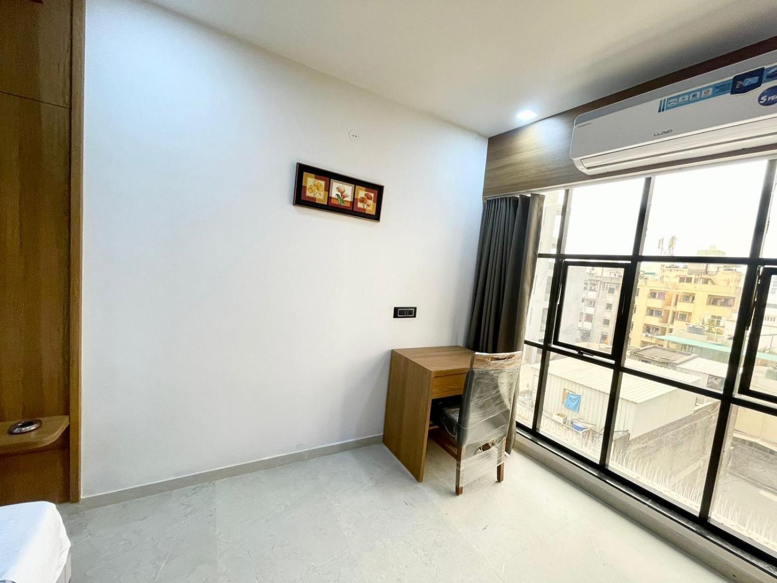 Hotel Royal Elite Rajkot Bagian luar foto