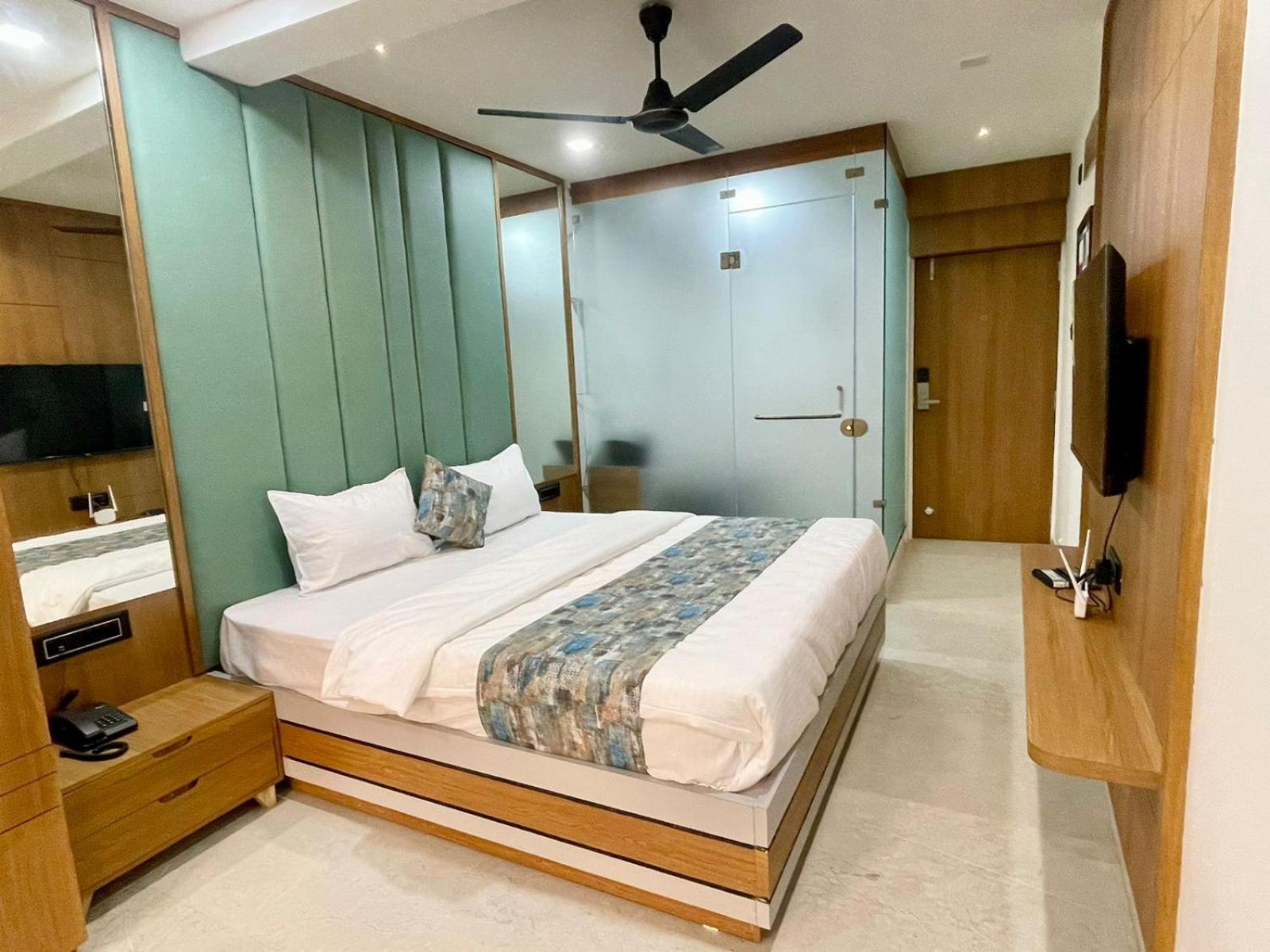 Hotel Royal Elite Rajkot Bagian luar foto