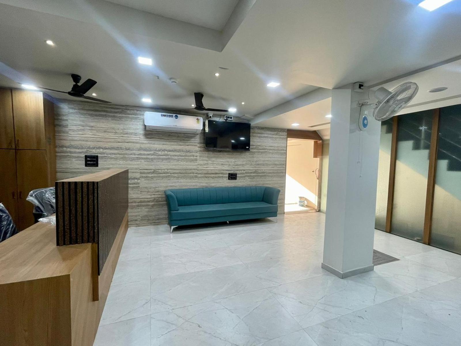 Hotel Royal Elite Rajkot Bagian luar foto